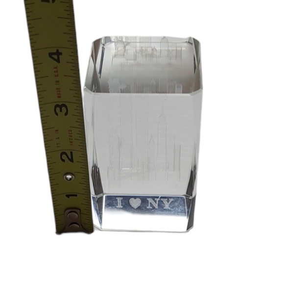 Clear glass paperweight I love New York cityscape - Picture 3 of 9